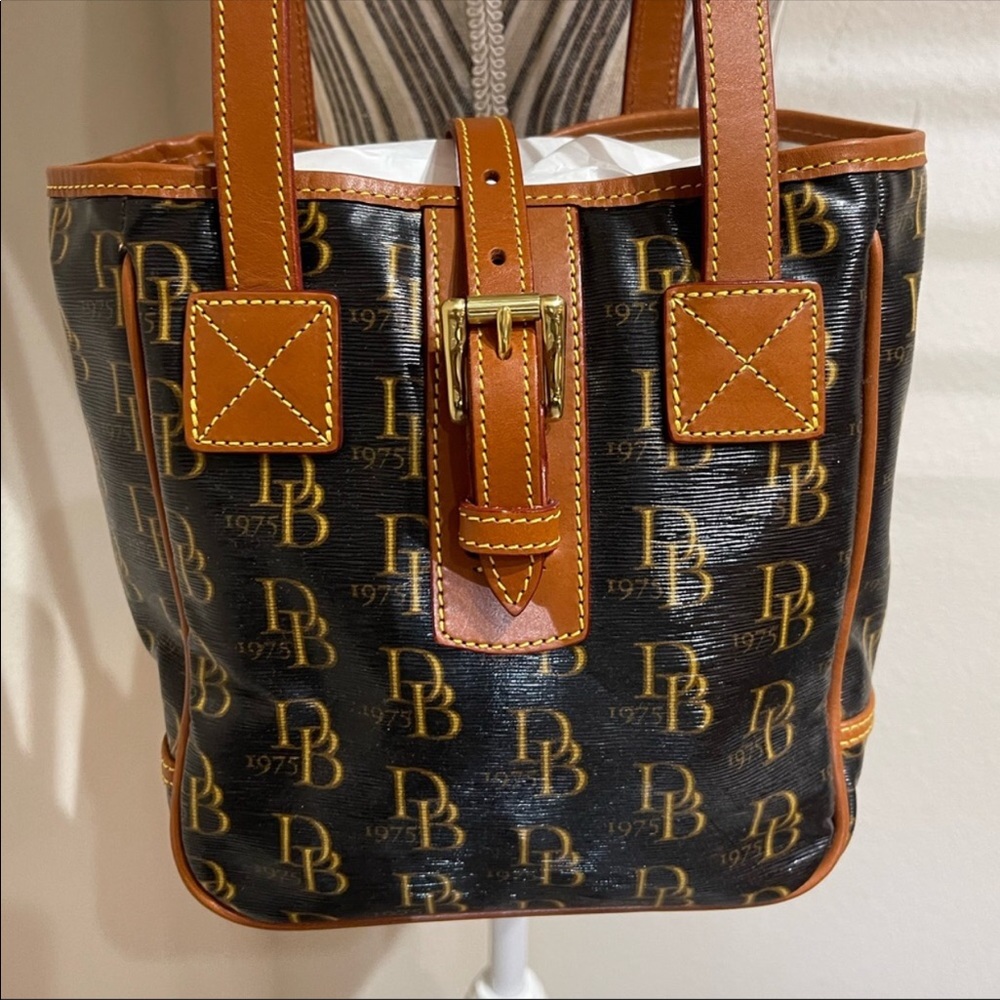 DOONEY & BOURKE 8X9